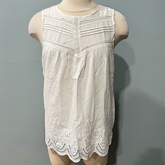 NWT Gilli White Eyelet Sleeveless Pintucked Blouse Size XS - Picture 1 of 8